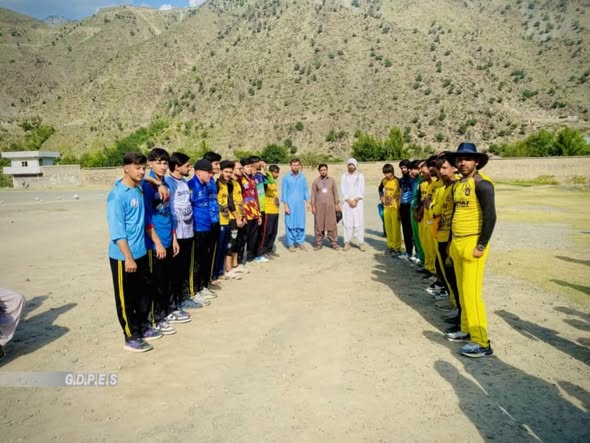 کونړ؛ ناړۍ ولسوالۍ کې د ۲۰ لوبډلو ترمنځ د ټېپ بال کرېکټ سيالۍ پيل شوې