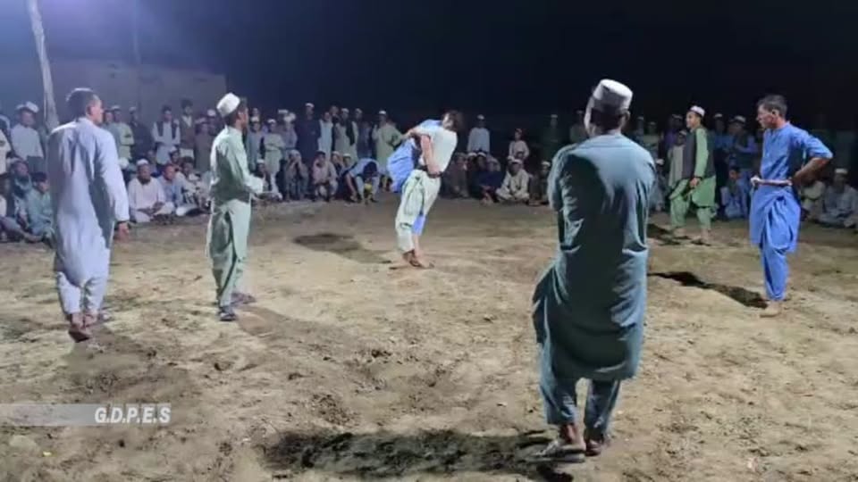 بلخ؛ شورتپې ولسوالۍ کې د ٩٠ پهلوانانو ترمنځ د کورش سیمه ییزې سیالۍ وشوې