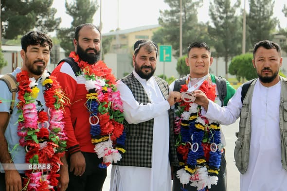 د جوجتسو ورزشکاران هېواد ته راستانه او د ورزش ادارې له لوري یې هرکلی وشو