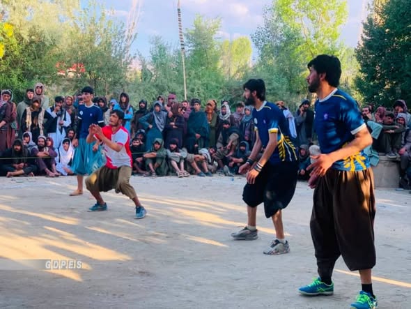 ميدان وردګ؛ سیدآباد ولسوالۍ کې د ۵۰ لوبډلو ترمنځ د والیبال سیالۍ پای ته ورسېدې