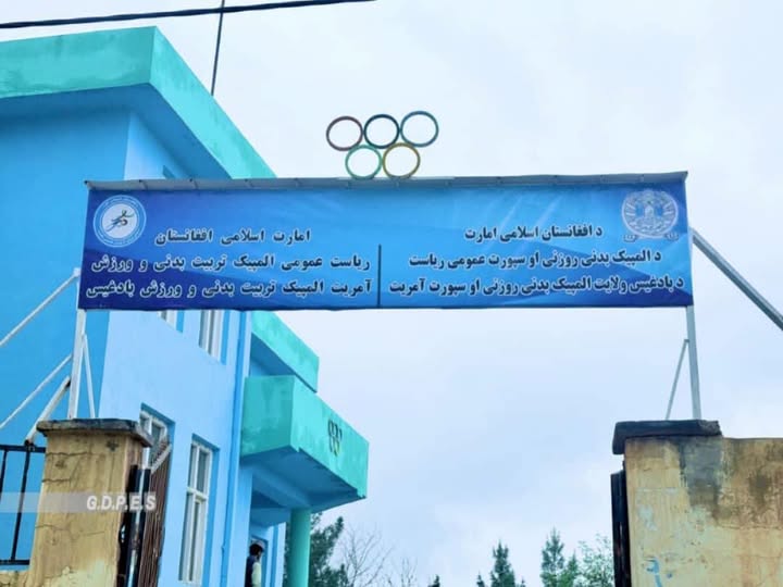 بادغیس؛ پایان رقابت های کشتی محلی با اشتراک ۱۲۰ تن در قلعه نو