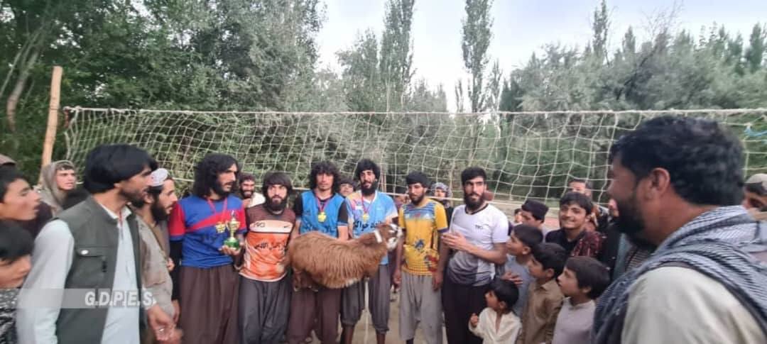 ميدان وردگ؛ چک ولسوالۍ کې د ۲۰ لوبډلو ترمنځ د واليبال سيالۍ پای ته ورسېدې