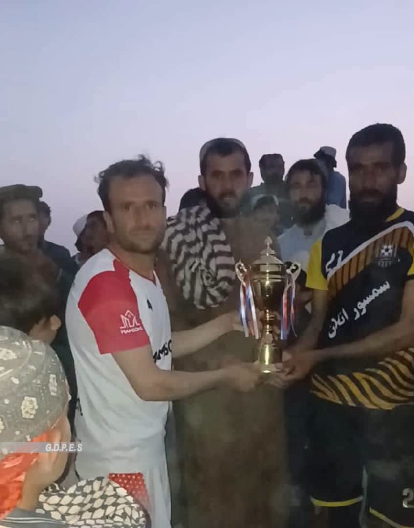 هلمند؛ گرمسېر ولسوالۍ کې د ۱۶ لوبډلو ترمنځ د فوټسال سيالۍ پای ته ورسېدې