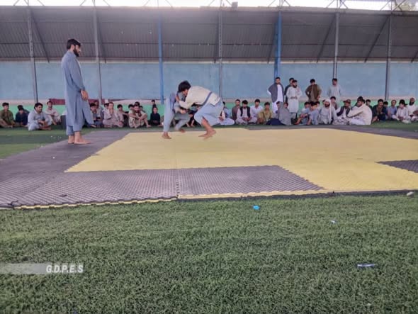 تخار؛ درقد ولسوالۍ کې د ۶۰ ورزشکارانو ترمنځ د غېږنیونې سیمه ییزې سيالۍ وشوې