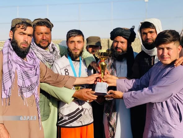 غور؛ مرکز فيروزکوه ښار کې د اتو لوبډلو ترمنځ د فوټبال سيالۍ پای ته ورسېدې