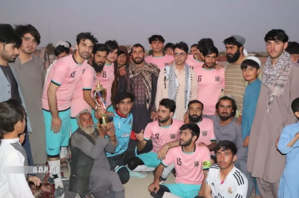 زابل؛ مرکز قلات ښار کې د اتو لوبډلو ترمنځ د فوټبال سیالۍ پای ته ورسېدې