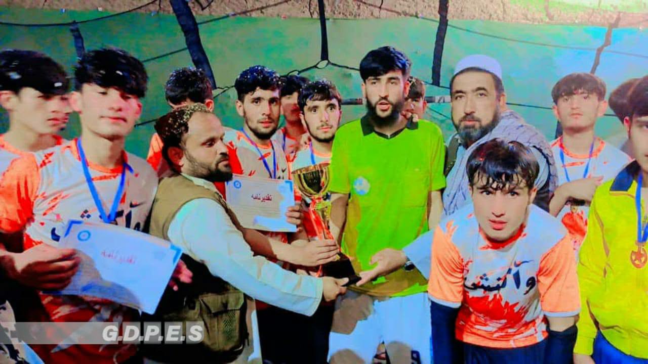 لوگر؛ تیم واکنش قهرمان رقابت های فوتسال در ولسوالی چرخ شد