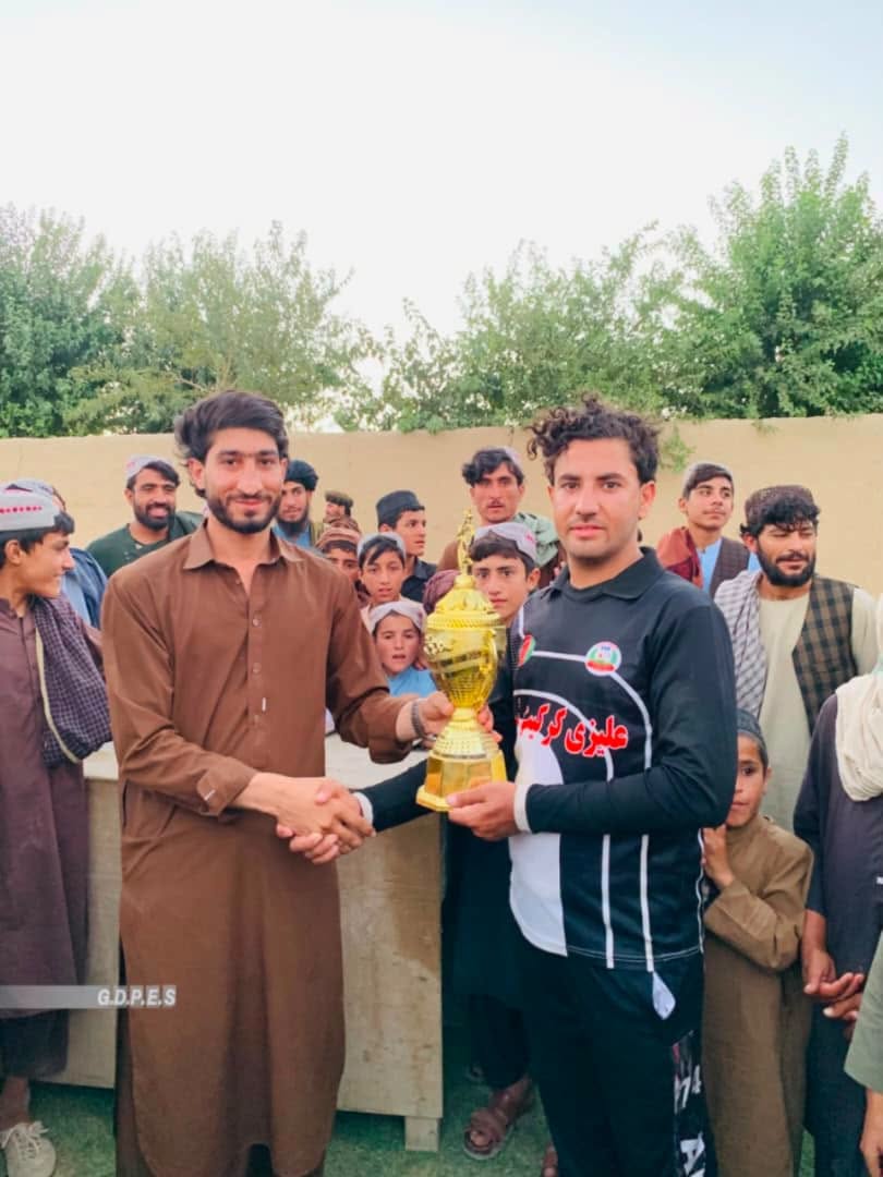هلمند؛ موسی کلا ولسوالۍ کې د ۱۵ لوبډلو ترمنځ د ټېپ بال کرېکټ سیالۍ پای ته ورسېدې