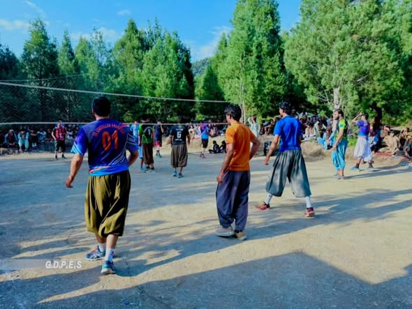 پکتیا؛ په څمکنیو ولسوالۍ کې د ۲۰ لوبډلو ترمنځ د والیبال سیالۍ پای ته ورسېدې