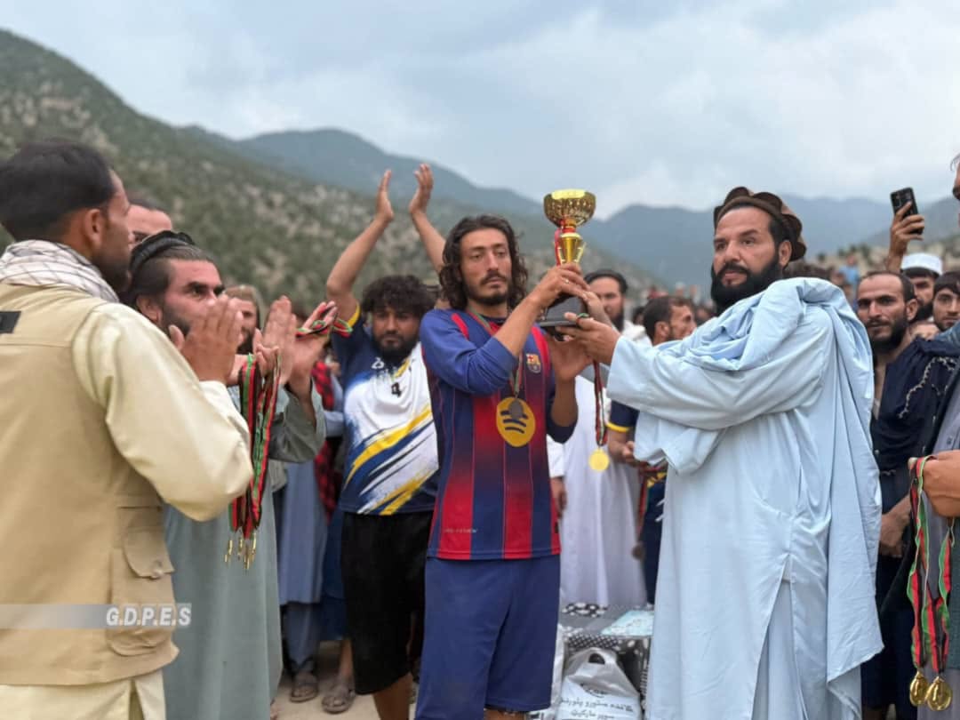 لغمان؛ دولت شاه ولسوالۍ کې د ۱۱ لوبډلو ترمنځ د فوټبال سیالۍ پای ته ورسېدې