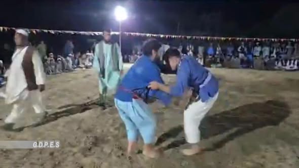 بلخ؛ مسابقات محلی کورش میان ۵۰ پهلوان در ولسوالی چاهی برگزار شد