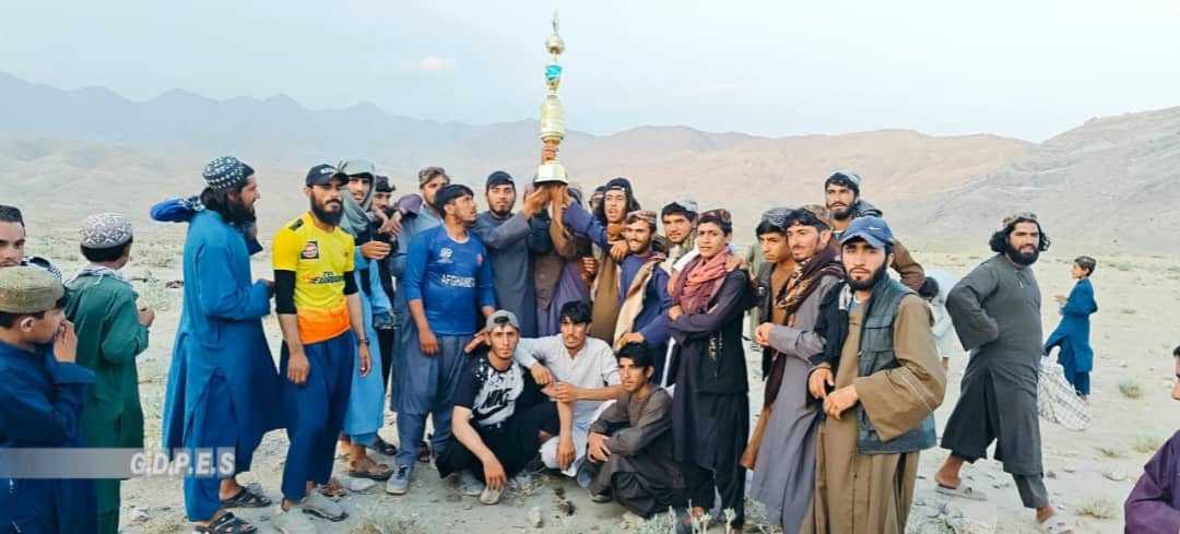 لغمان؛ بادپښ ولسوالۍ کې د لس لوبډلو ترمنځ د ټېپ بال کرېکټ سیالۍ پای ته ورسېدې