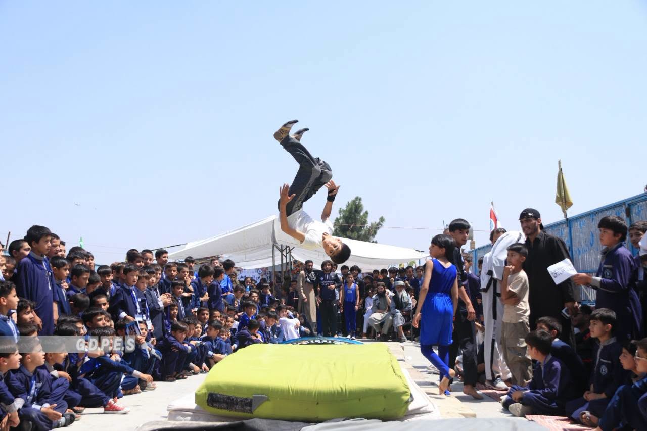 نمایشات ورزشی سه رشته در مکتب خصوصی نورالبشر افغان برگزار شد