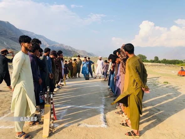 کونړ؛ نرنگ ولسوالۍ کې د ۲۰ لوبډلو ترمنځ د ټېپ بال کرېکټ سيالۍ پيل شوې
