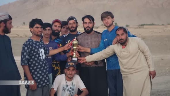 هلمند؛ نوزاد ولسوالۍ کې د پنځو لوبډلو ترمنځ د ټېپ بال کرېکټ سیالۍ پای ته ورسېدې