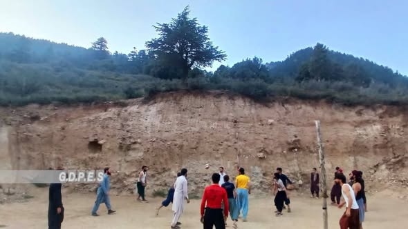 نورستان؛ مرکز پارون کې د برګمټال ولسوالۍ د اتو لوبډلو ترمنځ د واليبال سيالۍ پيل شوې