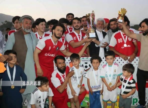 پروان؛ مرکز چاريکار کې د ۱۰ لوبډلو ترمنځ د فوټبال سيالۍ پای ته ورسېدې