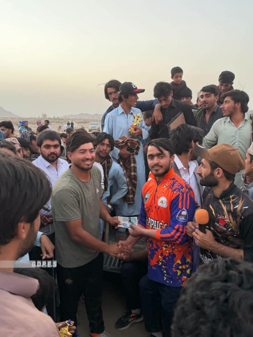 هلمند؛ بهرامچه ولسوالۍ کې د اتو لوبډلو ترمنځ د ټېپ بال کرېکټ سیالۍ پای ته ورسېدې