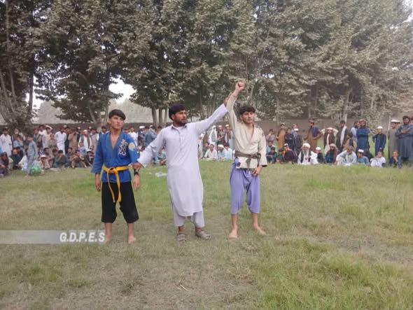 تخار؛ برگزاری رقابت های کشتی محلی با اشتراک ۵۰ تن در ولسوالی در قد