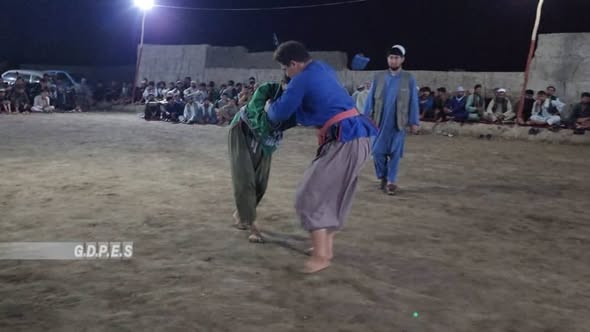 کندز؛ امام صاحب ولسوالۍ کې د ٦٥ پهلوانانو ترمنځ د غېږ نیونې سیالۍ ترسره شوې