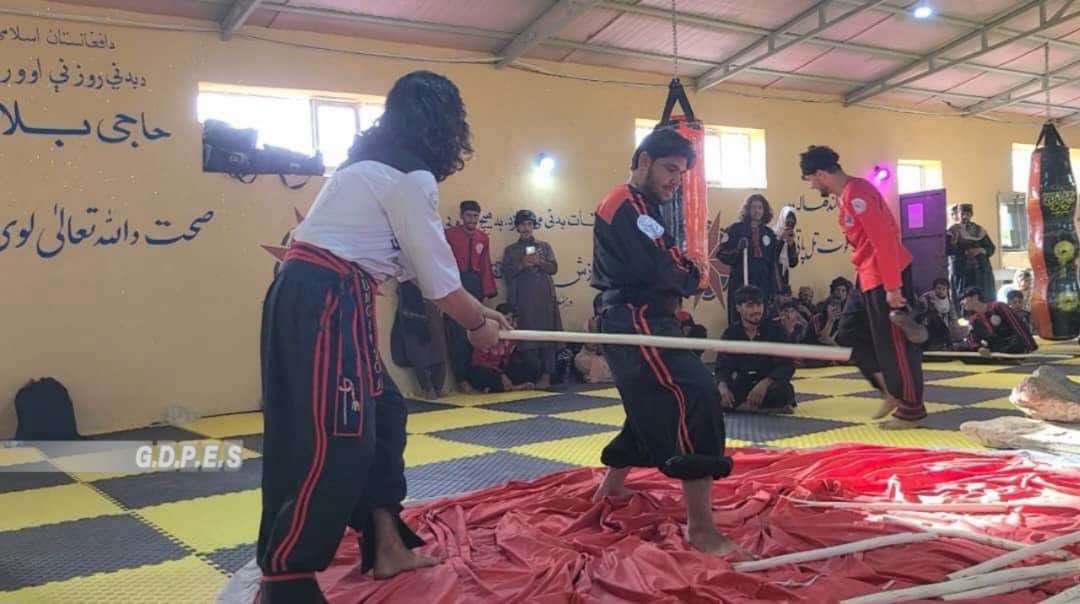 غزني؛ واغظ ولسوالۍ کې د ۲۲۵ زره امريکايي ډالرو په ارزښت يو ورزشي جمنازيوم پرانيستل شو