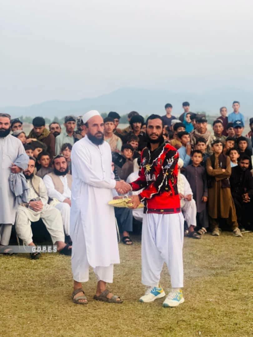 خوست کې د شپږو لوبډلو ترمنځ د ټېپ بال کرېکټ سیالۍ پای ته ورسېدې