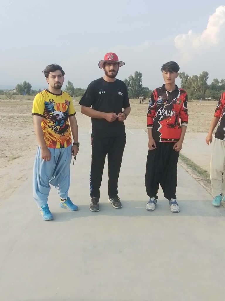 خوست کې د ۳۰ لوبډلو ترمنځ د ټېپ بال کرېکټ سیالۍ پیل شوې