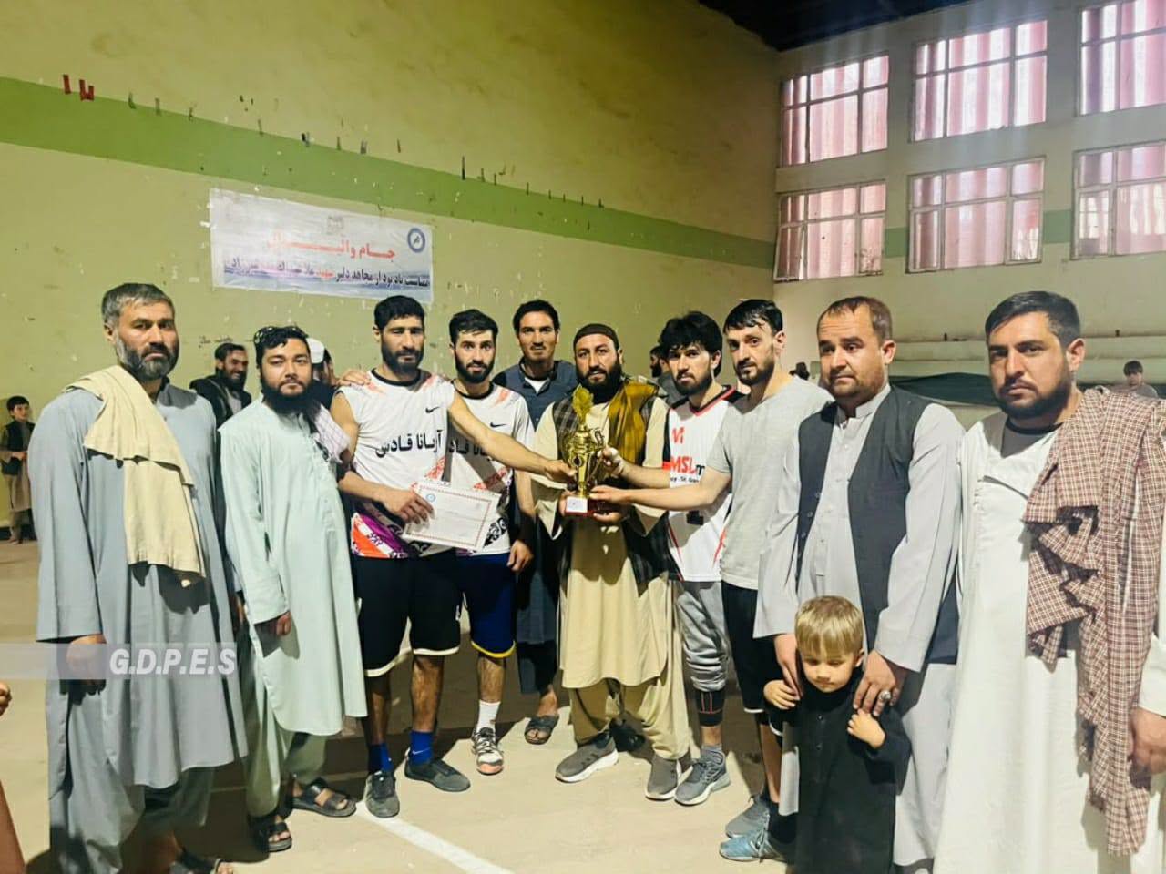 مسابقات والیبال چهارنفری با قهرمانی تیم آریانا قادس در ولایت بادغیس به پایان رسید