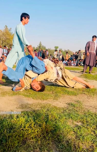 مسابقات کشتی محلی با اشتراک ۷۰ ورزشکار در مرکز ولایت تخار برگزار گردید