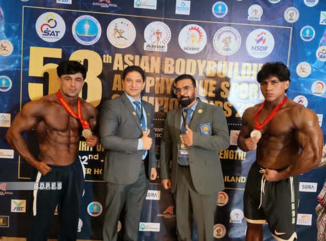 د بدن ښکلا او فټنس ورزشکارانو په اسیایي سیالیو کې درې د سپینو زرو مډالونه وګټل