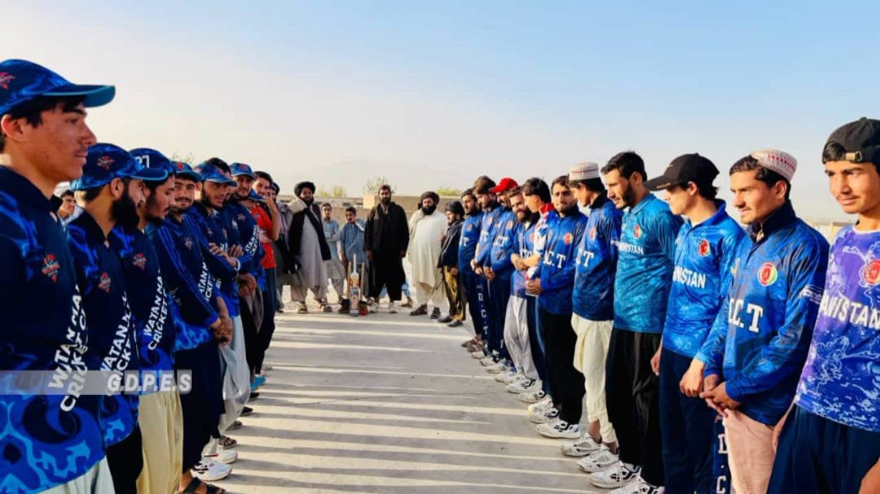 ارزګان؛ دهراود ولسوالۍ کې د ۱۸ لوبډلو ترمنځ د ټېپ بال کرکيټ سیالۍ پیل شوې
