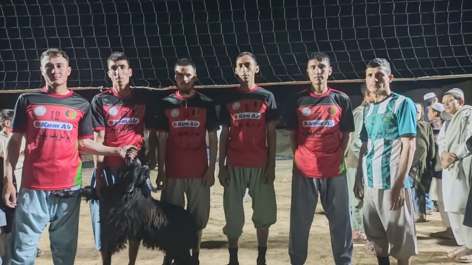 بلخ؛ شورتپې ولسوالۍ کې د شپږو لوبډلو ترمنځ د واليبال سيالۍ وشوې