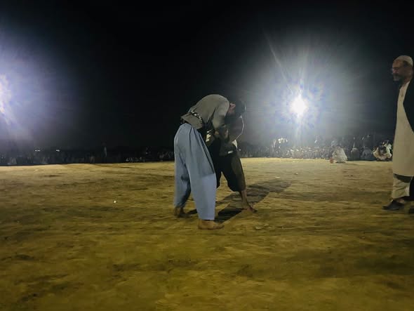 بلخ کې د ٨٠ پهلوانانو ترمنځ سيالۍ وشوې