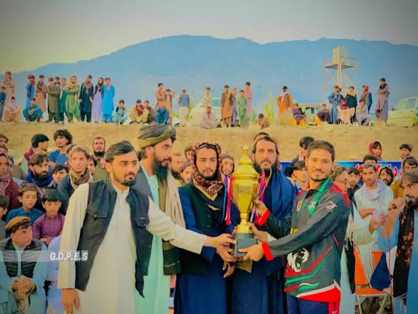پکتیا؛ څمکنۍ ولسوالۍ کې د ۲۶ لوبډلو ترمنځ د ټېپ بال کرېکټ سیالۍ پای ته ورسېدې