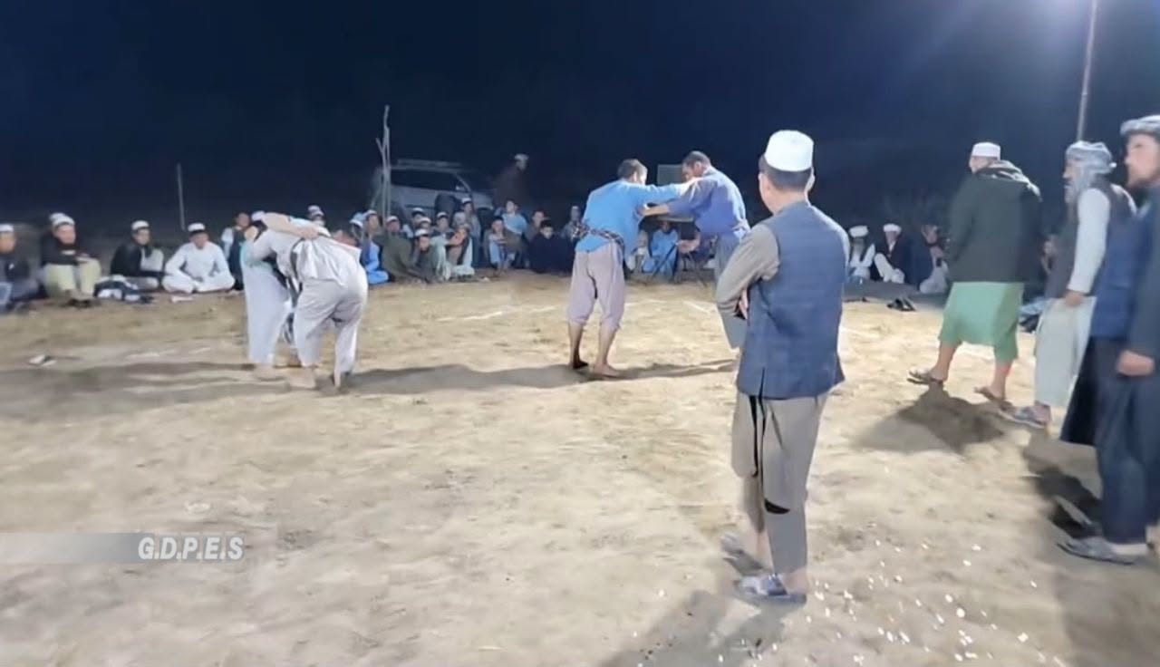 بلخ؛ شورتپې ولسوالۍ کې د ٧٠ پهلوانانو ترمنځ د کورش سیمه ییزې سیالۍ وشوې