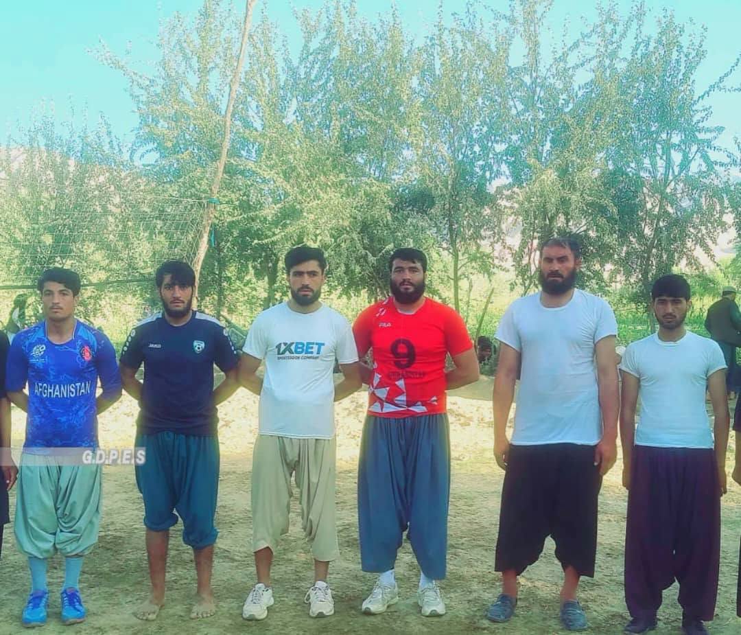 ارزګان؛ ګیزاب ولسوالی کې د ۱۲ لوبډلو ترمنځ د واليبال سيالۍ پيل شوې
