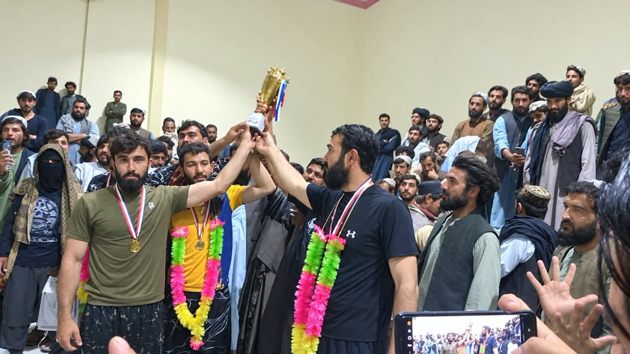 ارزگان؛ مرکز ترینکوټ ښار کې د ۲۰ لوبډلو ترمنځ د واليبال سيالۍ پای ته ورسېدې