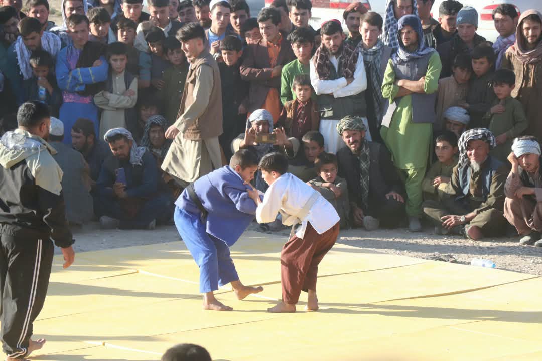 مسابقات پهلوانی با اشتراک ۸۰ پهلوان در ولسوالی گوسفندی ولایت سرپل برگزار شد