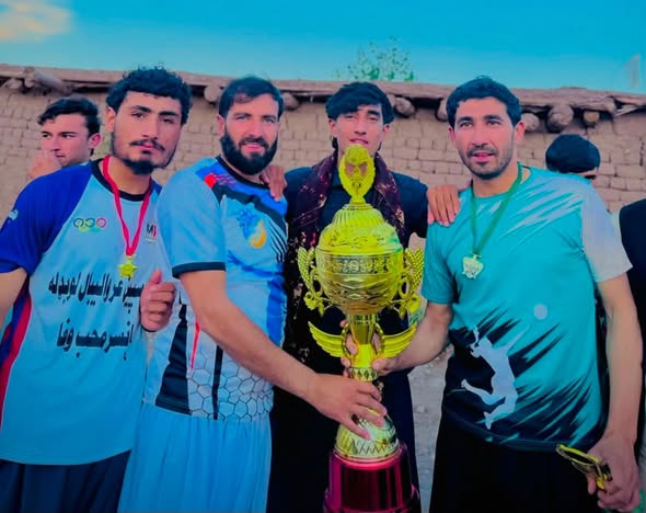 ننګرهار؛ حصارک ولسوالۍ کې د شپږو لوبډلو ترمنځ د والیبال سیالۍ پای ته ورسېدې