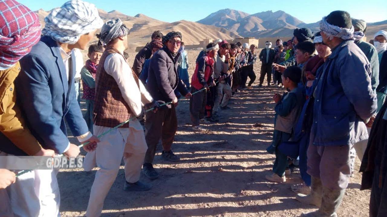 بامیان؛ مسابقات محلی ریسمان‌کشي و دوش در یکاولنگ برگزار شد