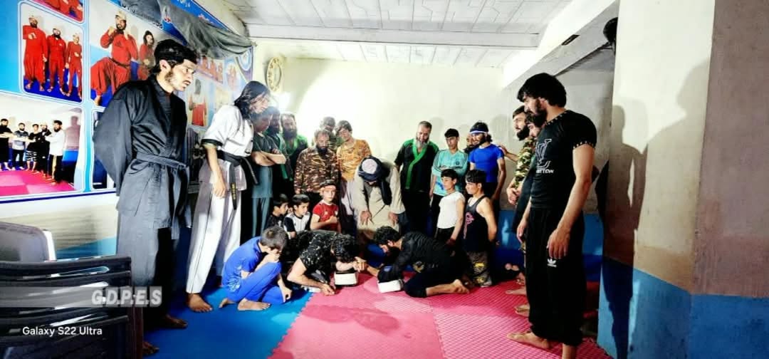 زابل؛ شاجوی ولسوالۍ کې د ۳۰ ورزشکارانو ترمنځ د لاس په کولو سیالۍ ترسره شوې