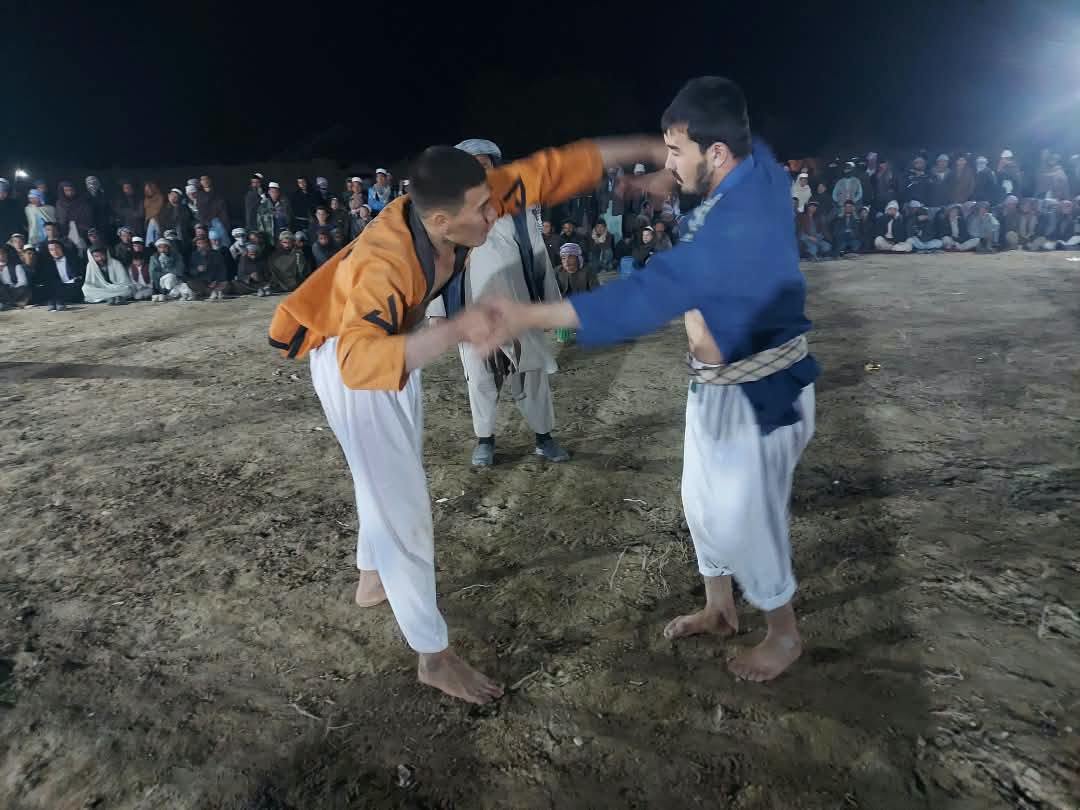 بلخ؛ چهار بولک ولسوالۍ کې د ٨٠ پهلوانانو ترمنځ د کورش سیمه ییزې سیالۍ وشوې