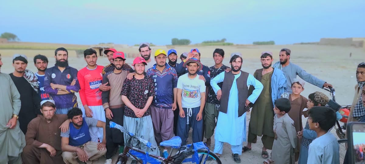 هلمند؛ باباجي ولسوالۍ کې د نهو لوبډلو ترمنځ د ټېپ بال کرېکټ سیالۍ پای ته ورسېدې