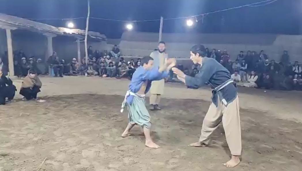 کندز؛ امام صاحب ولسوالۍ کې د ۵۵ پهلوانانو ترمنځ د غېږ نیونې سیالۍ ترسره شوې