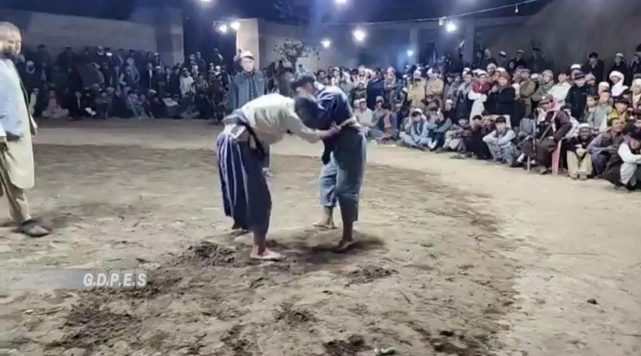 کندز؛ امام صاحب ولسوالۍ کې د ۵۵ پهلوانانو ترمنځ د غېږ نیونې سیالۍ ترسره شوې