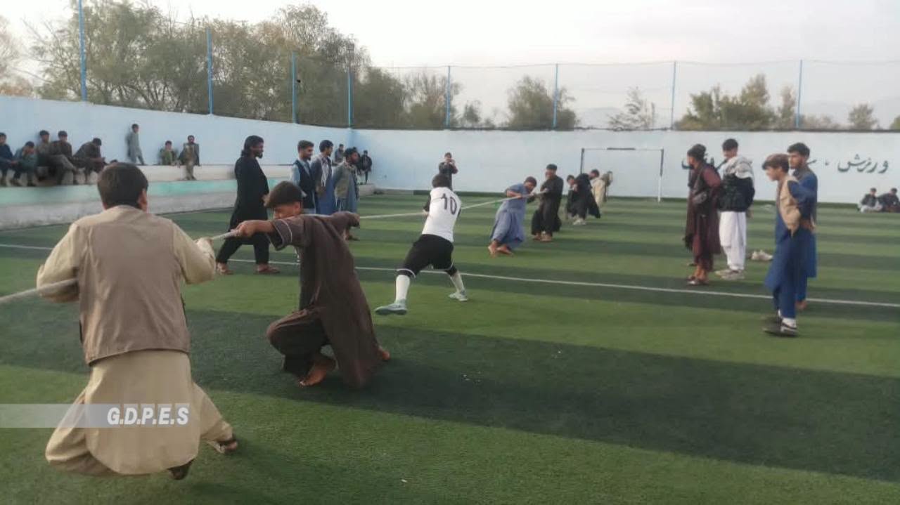 مسابقات ریسمان‌کشی با اشتراک چهار تیم در مرکز ولایت کاپیسا برگزار گردید